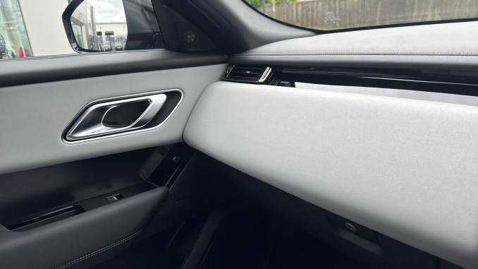 Land Rover Range Rover Velar 3.0 D300 MHEV Belgravia Edition 5dr Auto Diesel Estate - Image 26